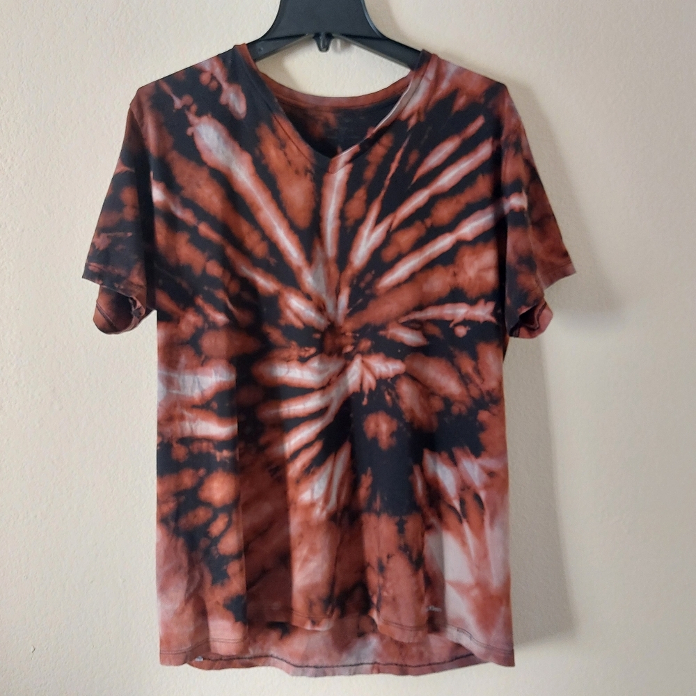 Red and Black Reverse Tie Dye T Shirt - Calvin Klein Size L